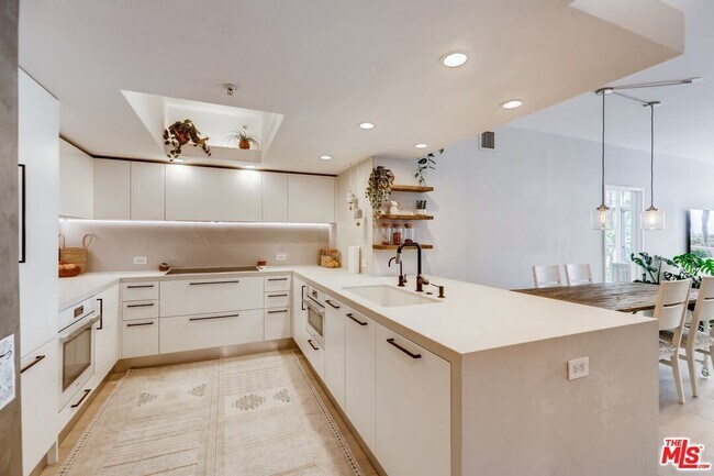 Foto del edificio - 13700 Marina Pointe Dr