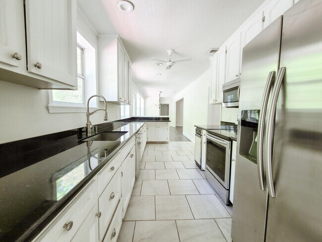 Foto del edificio - 2249 W James Lee Blvd
