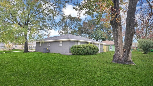 Building Photo - 2105 Olive St