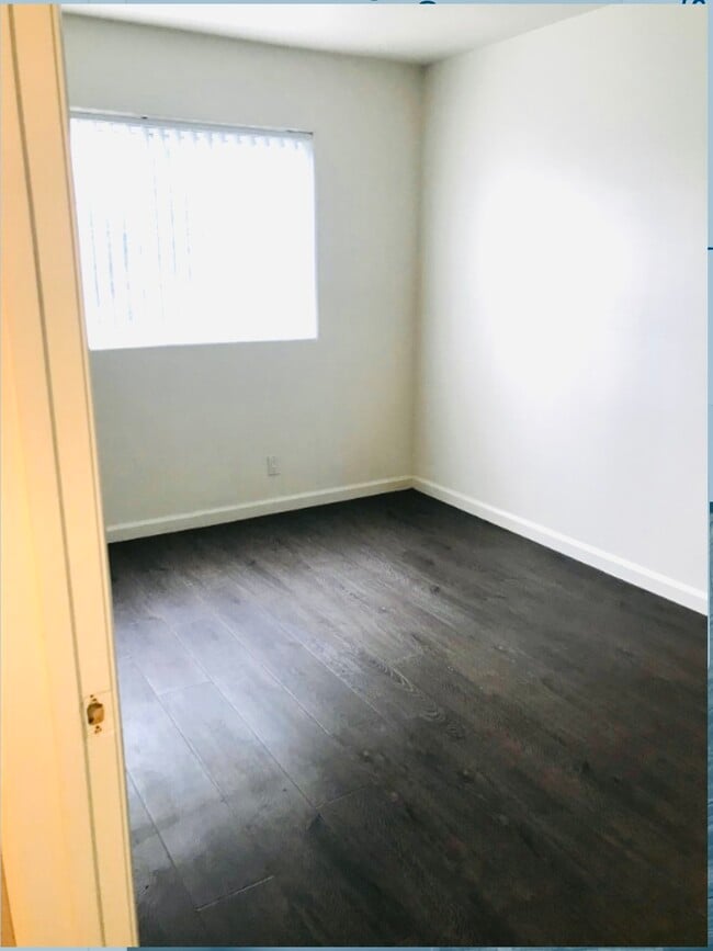 Foto del edificio - 13012 Riverside Dr