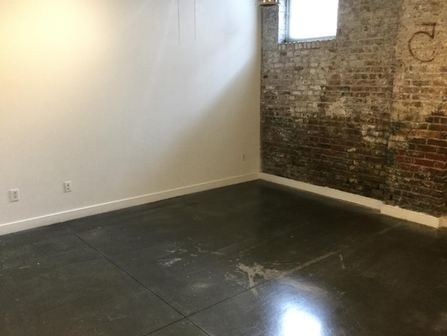 Building Photo - 302 Goshen St