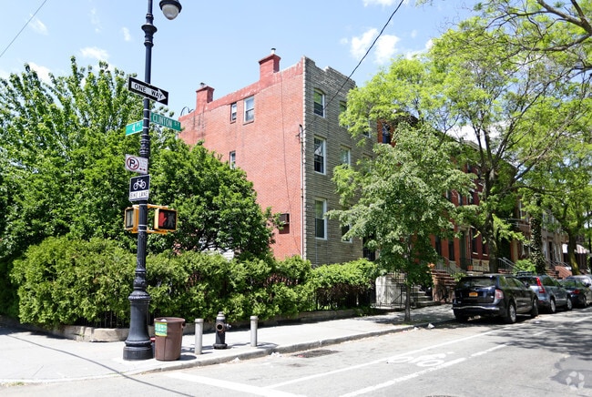 Building Photo - 518 Clinton St