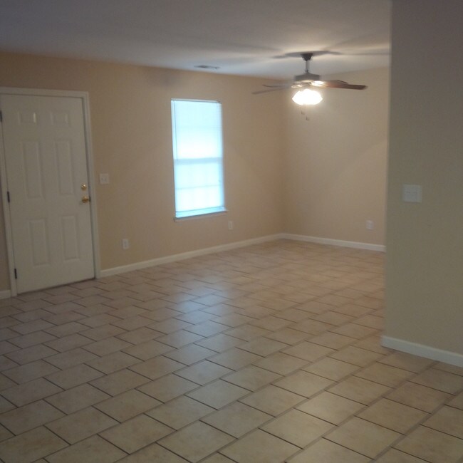 Foto del edificio - 3531 Rogers Rd
