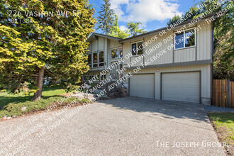 Building Photo - 226 Vashon Ave SE