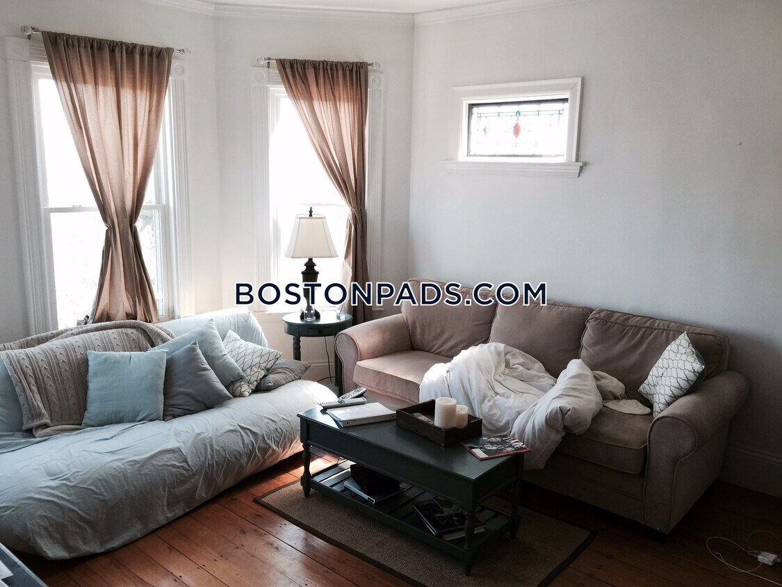 Primary Photo - 121 Inman St