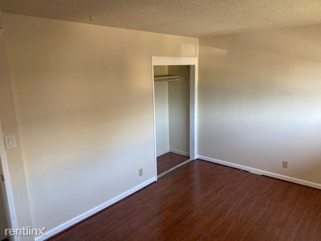 Building Photo - 2 br, 1 bath Apartment - 419 W 10th St E
