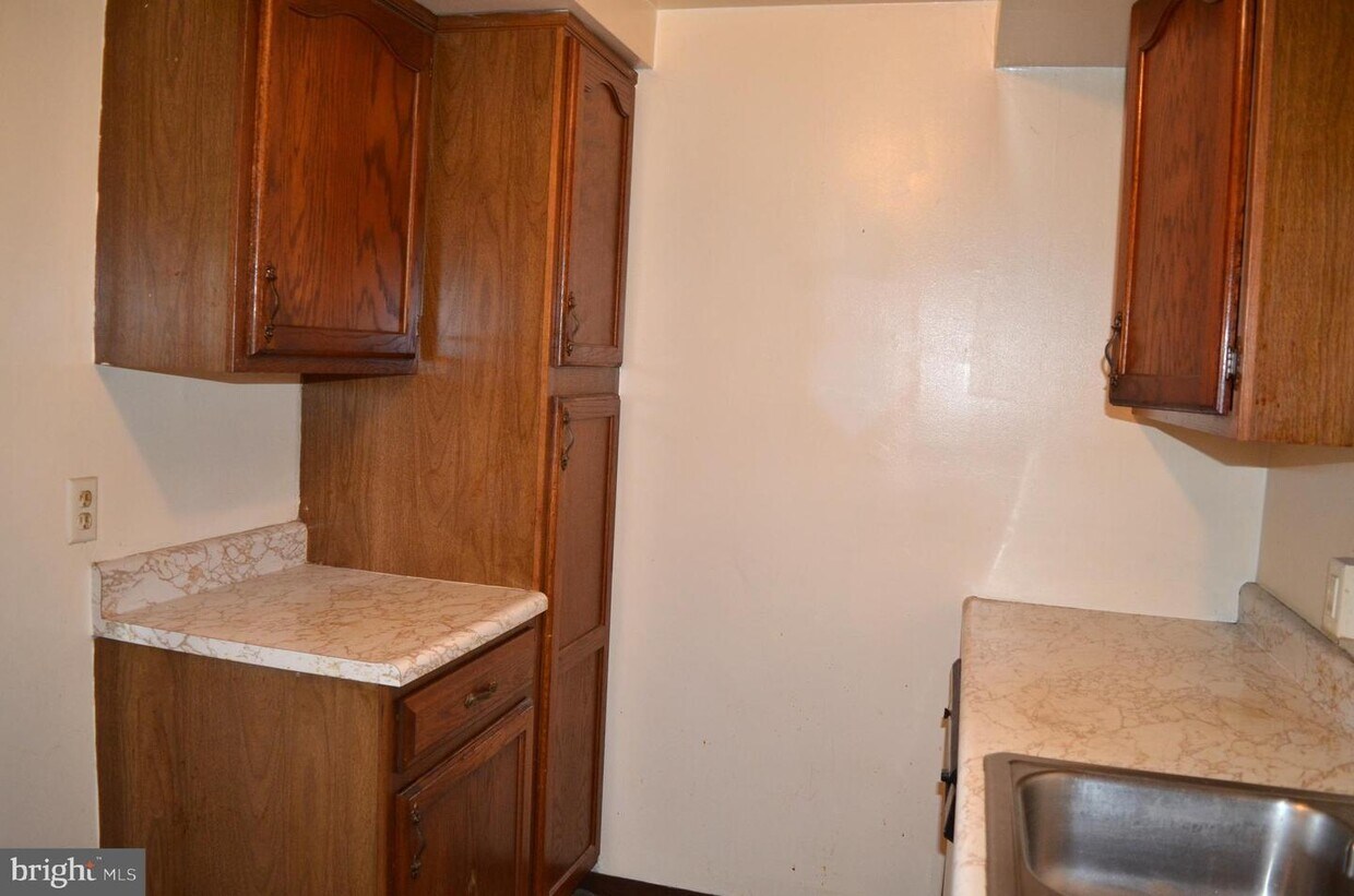 537 Brandt Ave Unit D, New Cumberland, PA 17070 Room for Rent in New