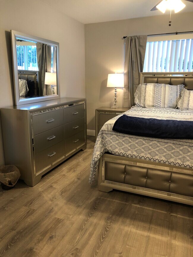 Master bedroom w/queen set - 289 NW 12th St