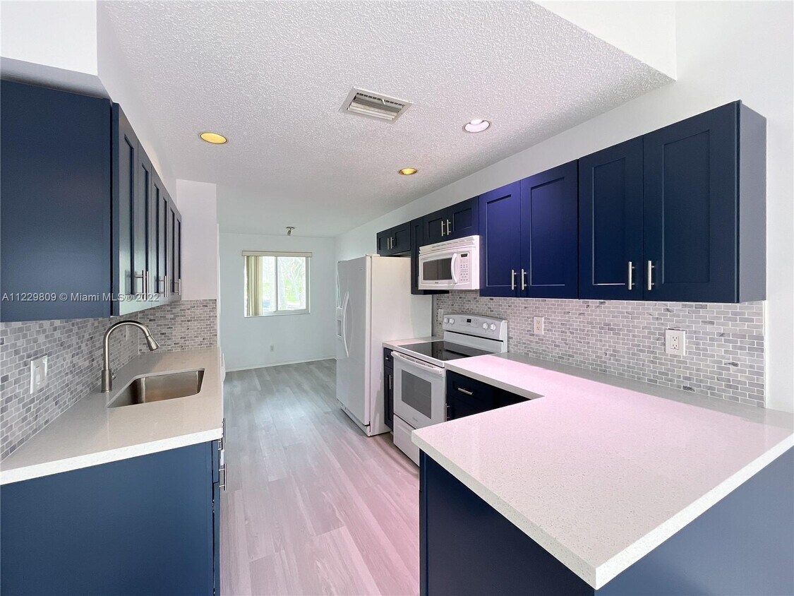 10961 W Broward Blvd, Plantation, FL 33324 Townhome Rentals in