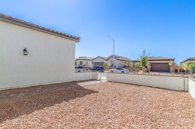 Building Photo - *2 WEEKS FREE RENT FOR QUALIFIED APPLICANT...