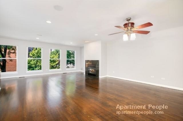 Foto del edificio - 1487 N Clybourn Ave