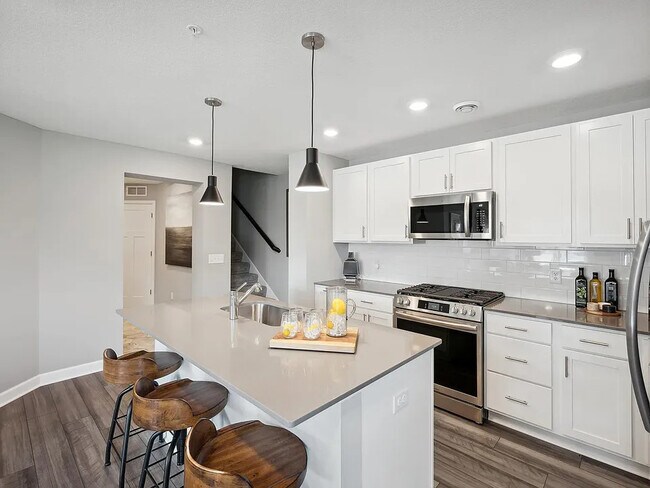 Building Photo - 14995 Ahena Curv