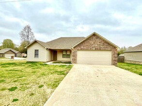 Building Photo - 1223 Timber Pointe Cir