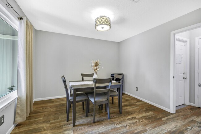 Foto del edificio - 710 Razee Ct