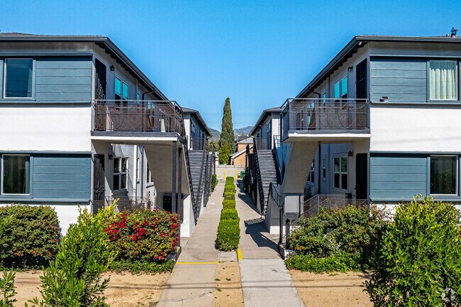 Entrada - 715 E Garfield Ave