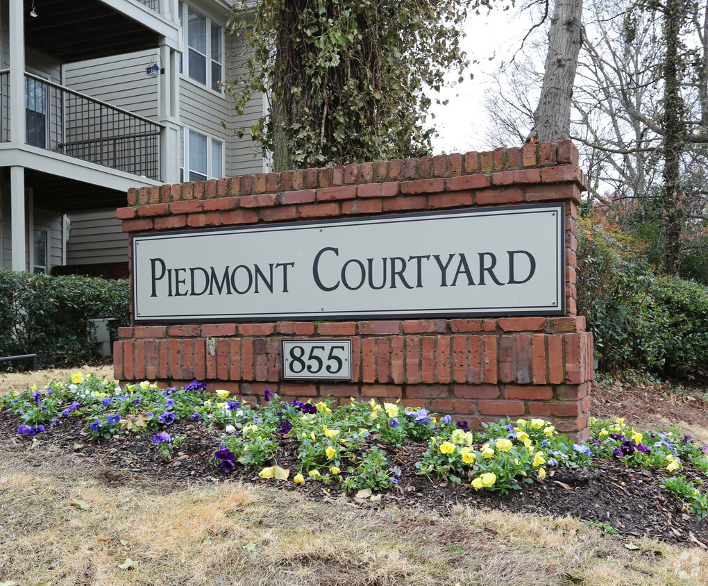 Building Photo - Piedmont Courtyard