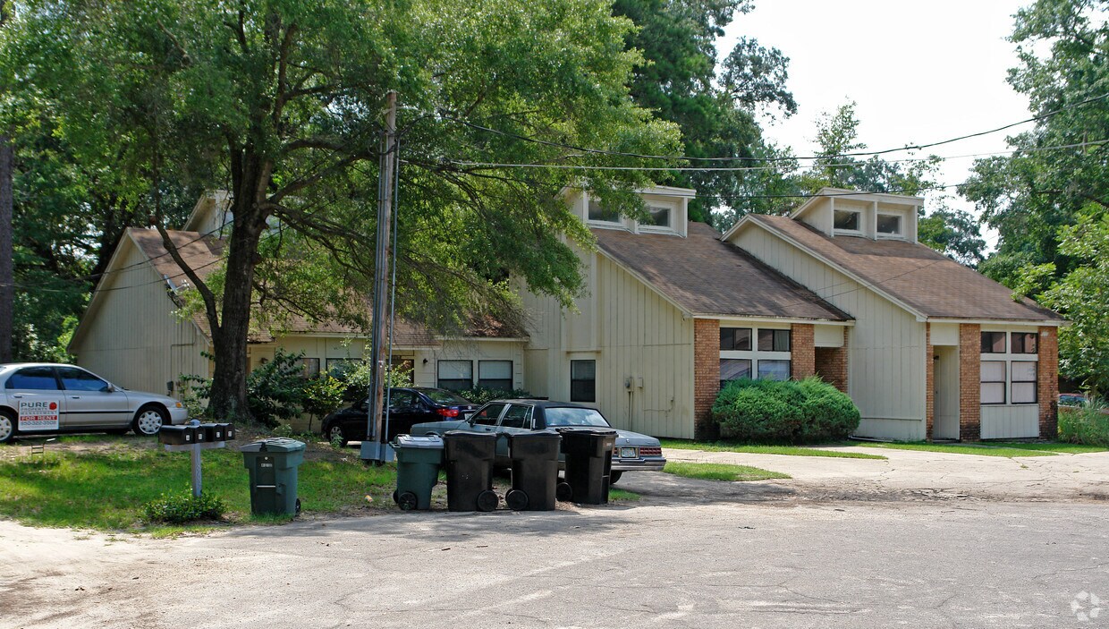 Building Photo - 1841-1847 Nekoma Ct