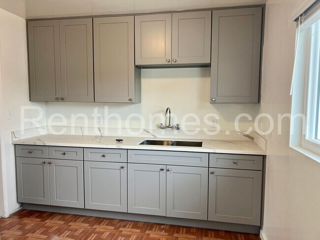 Building Photo - Bay Park, 1278 Azusa St, Wood Floors, Quar...