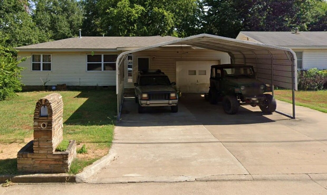 Primary Photo - 3 Bedroom 1 bath