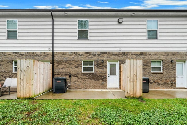 Building Photo - 874 Needmore Rd