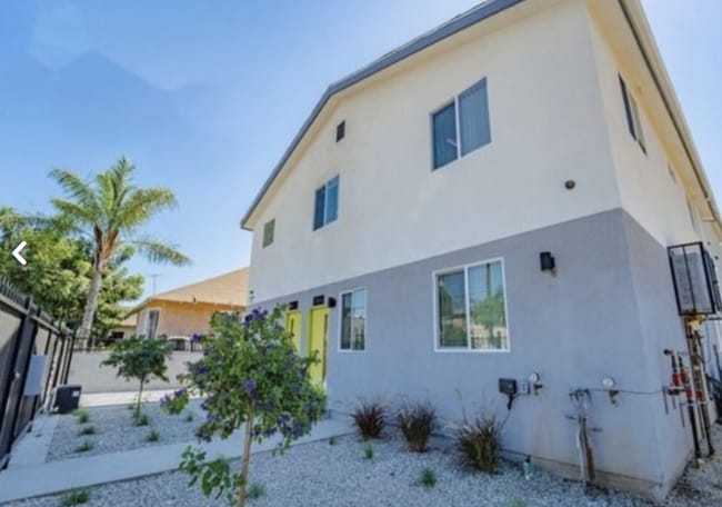 Photo - 1348-1348 E Vernon Ave Apartment