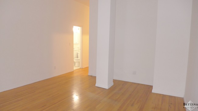 Interior Photo - 427 East 76th Street