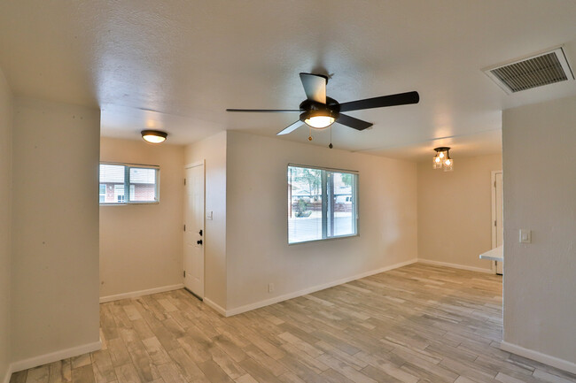 Building Photo - 3008 N 39th St