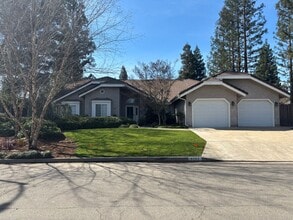 Building Photo - 9161 N Woodlawn Dr