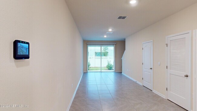 Building Photo - 525 Big Tree Wy