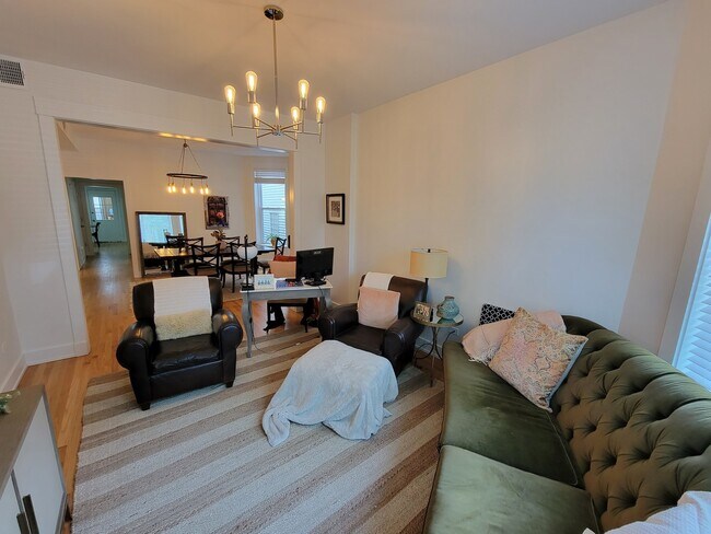 Foto del edificio - 3333 N Oakley Ave