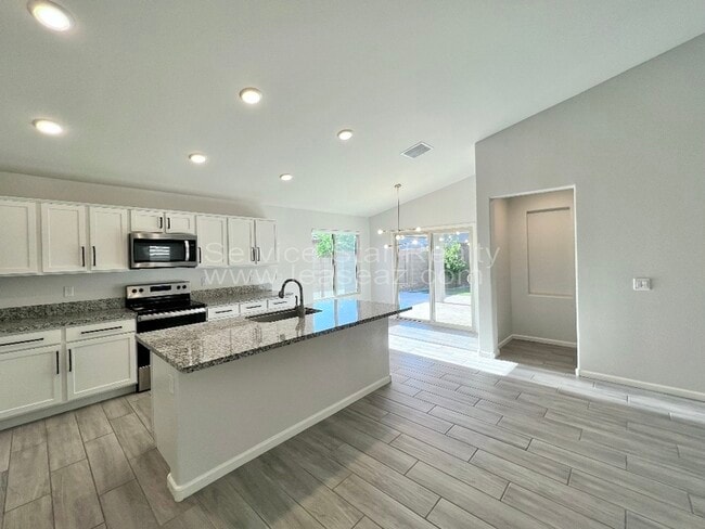 Foto del edificio - 1764 E Desert Breeze Pl