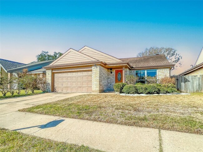 Foto del edificio - 2222 Sentinal Oaks St