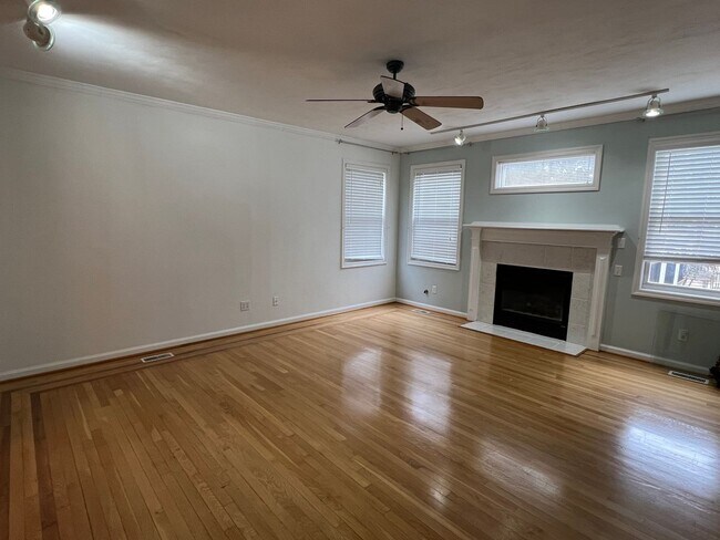 Foto del edificio - 8220 Canterbury Crest Ln