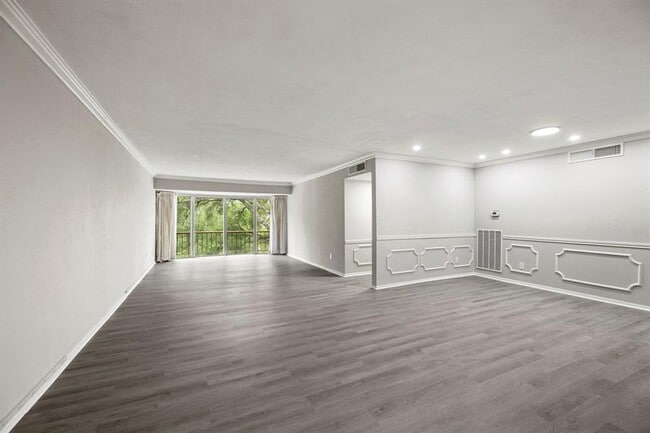 Foto del edificio - 5050 Ambassador Way