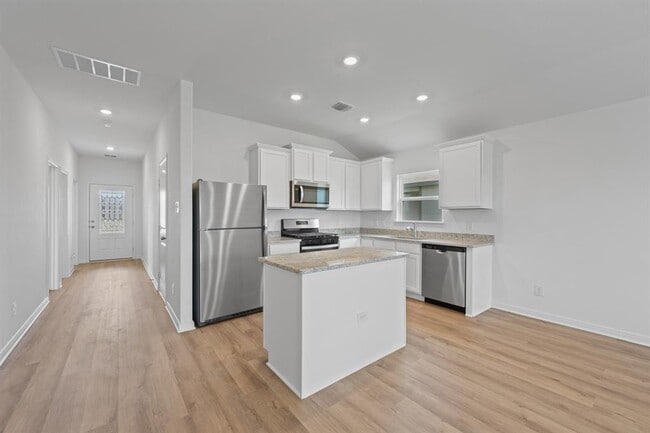 Building Photo - 314 Low Pasture Trl