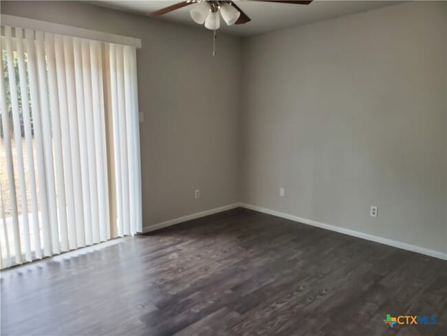 Building Photo - 300 N Milam St