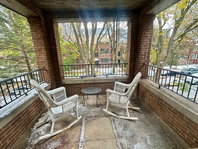 Foto del edificio - 6434 N Magnolia Ave