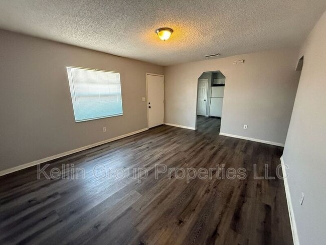 Building Photo - 1039 N Brunnell Pky