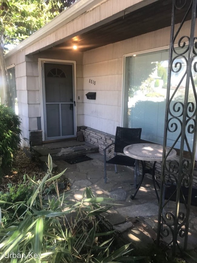Building Photo - 2 br, 1 bath Apartment - 8818 Linden Ave N