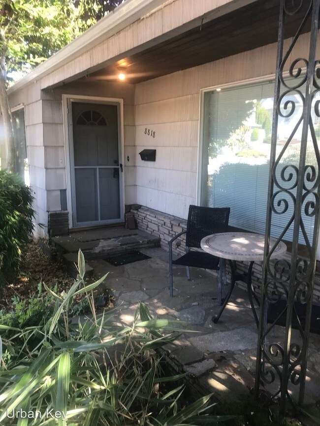 Foto del edificio - 2 br, 1 bath Apartment - 8818 Linden Ave N