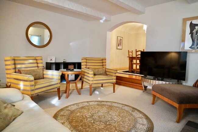 Foto del edificio - 1220 S Woods Ave