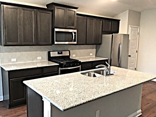 Foto del edificio - 8109 Cottage Rose Dr