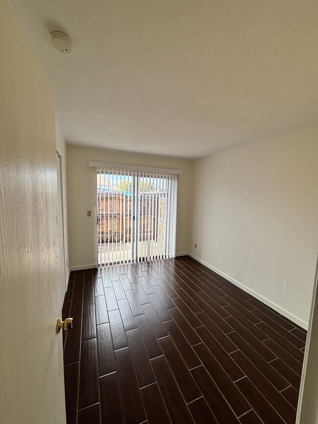 Foto del edificio - Available Now!