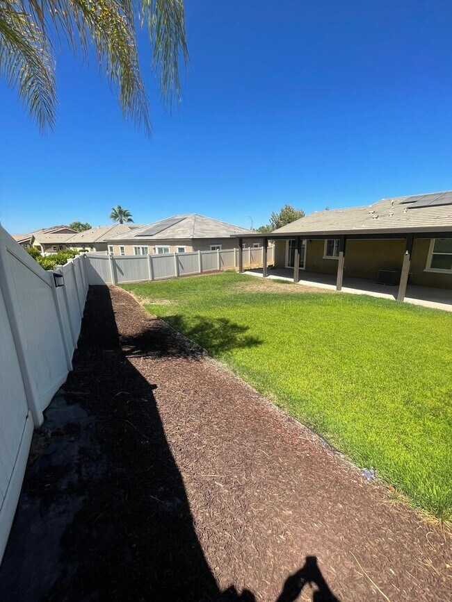 Foto del edificio - 31871 Eaton Ln