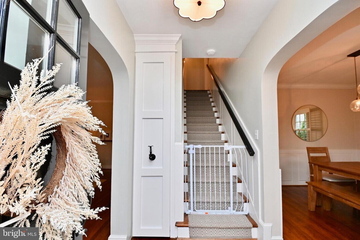 Foto principal - 2366 N Oakland St