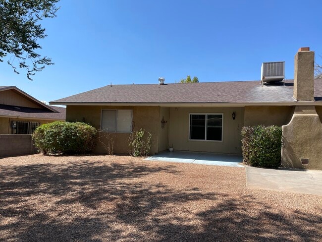 Building Photo - 9704 Avenida de la Luna N East