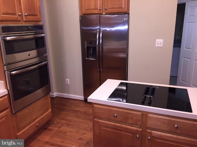 Building Photo - 215 Maddex Square Dr