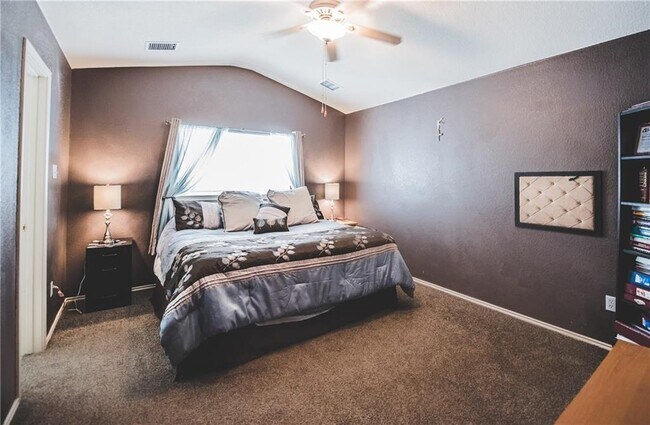 Building Photo - 4969 Hartson
