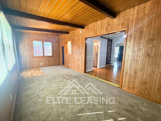 Building Photo - 3 Bedroom, 2 Bathroom home close to Gage Park