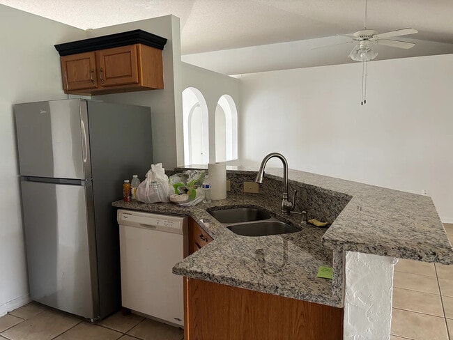 Building Photo - 305 Cocoa Ct